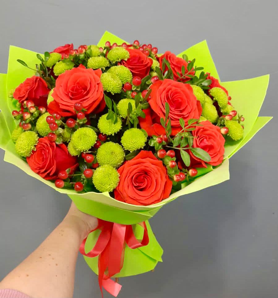 Букет цветов из: Хризантемы и Розы в Озеке-Суате