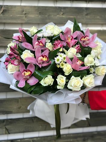 Букет цветов из: Розы и Хризантемы в Озеке-Суате