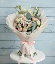 Букет цветов из:  Розы и Лизиантусы в Озеке-Суате