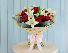 Букет цветов из:  Лилии и Розы в Озеке-Суате