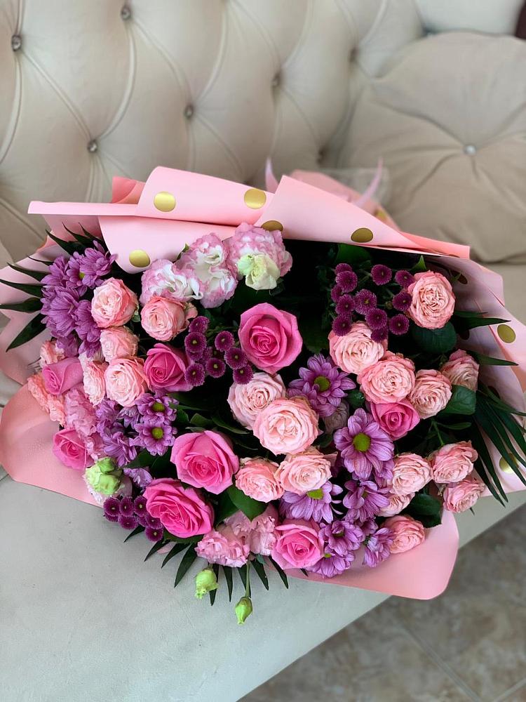 Букет цветов из: Хризантемы, Розы и Лизиантусы в Озеке-Суате