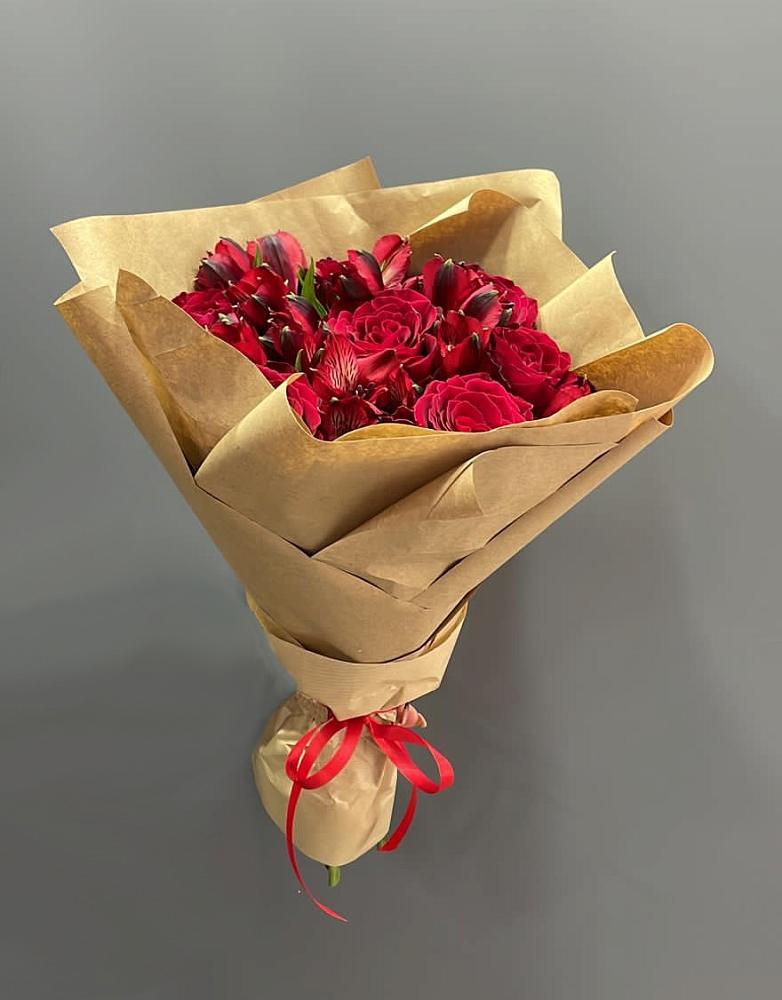 Букет цветов из: Альстромерии и Розы в Озеке-Суате