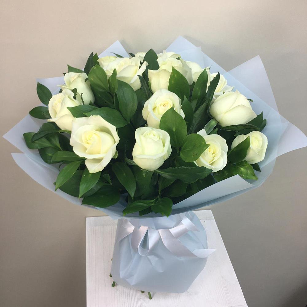 Букет 15 Белых роз Проуд в Озеке-Суате