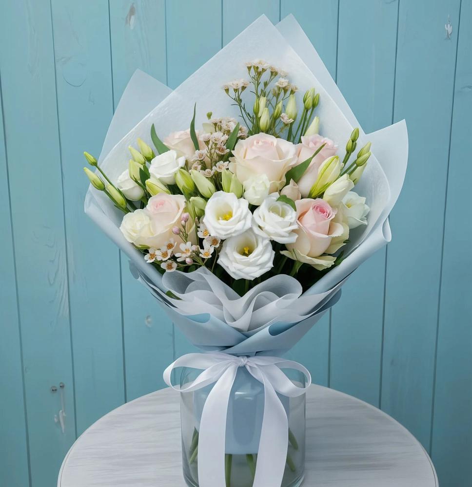 Букет цветов из: Розы и Лизиантусы в Озеке-Суате