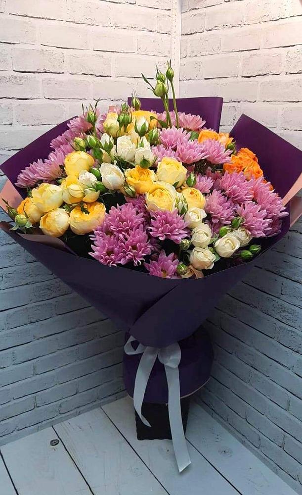 Букет цветов из: Хризантемы и Розы в Озеке-Суате