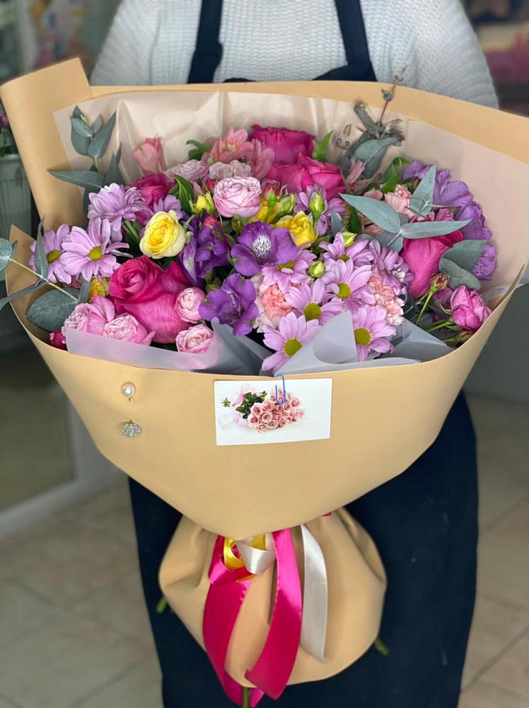 Букет цветов из: Хризантемы, Гвоздики и Альстромерии в Озеке-Суате