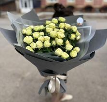 Букет Белые кустовые розы Солинеро в Озеке-Суате