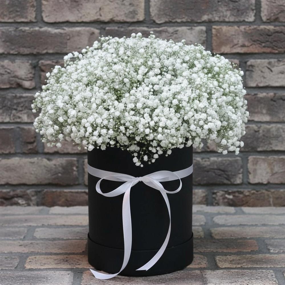 Цветочная композиция из Гипсофила в шляпной коробке в Озеке-Суате