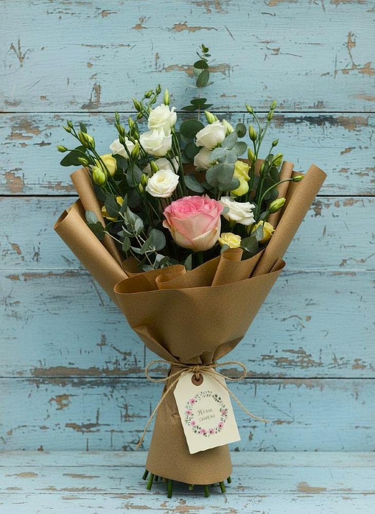 Букет цветов из: Розы и Лизиантусы в Озеке-Суате