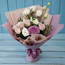 Букет цветов из:  Розы и Лизиантусы в Озеке-Суате
