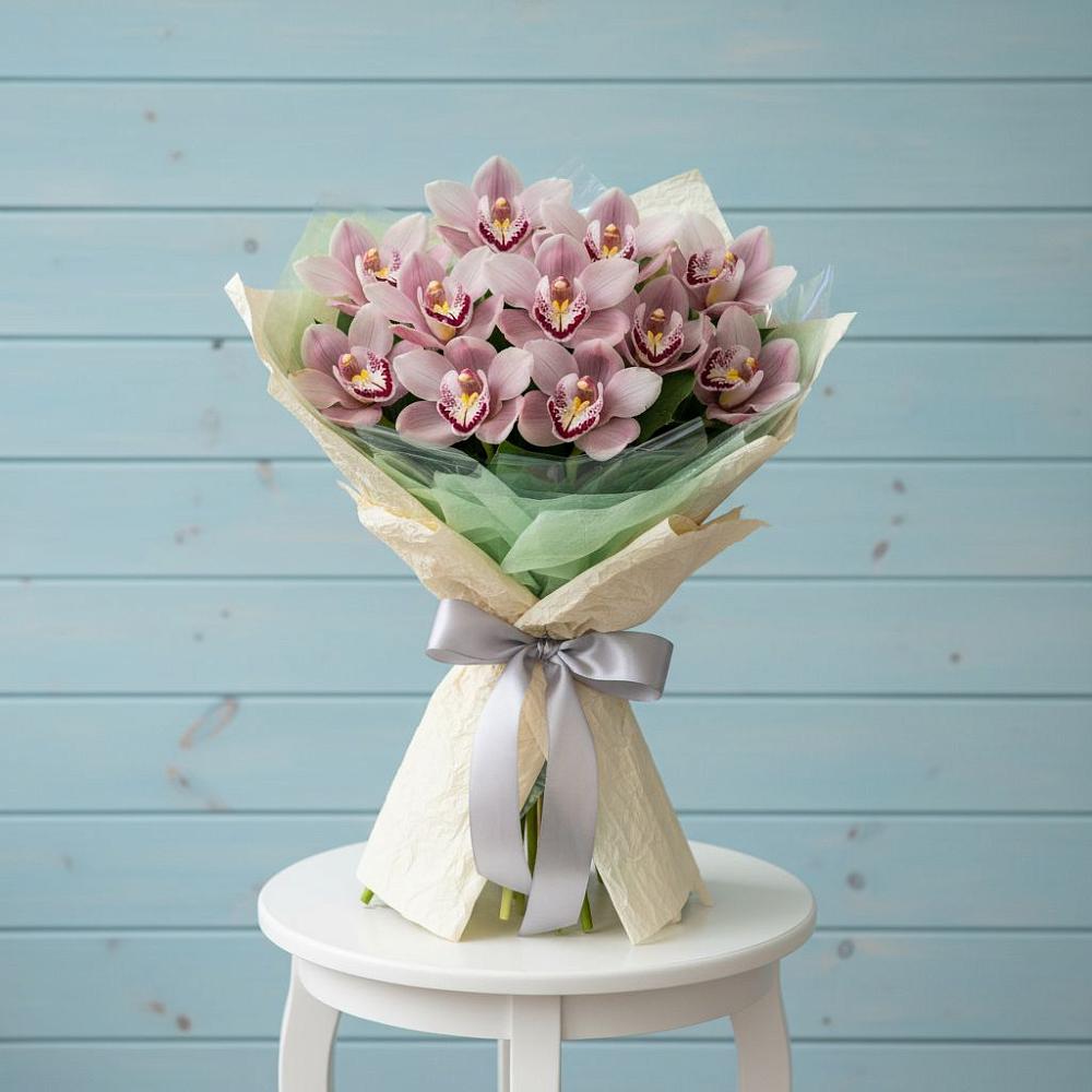 Букет цветов из: Орхидеи и Розы в Озеке-Суате