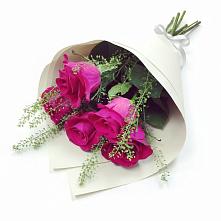 Букет цветов из:  Розы в Озеке-Суате