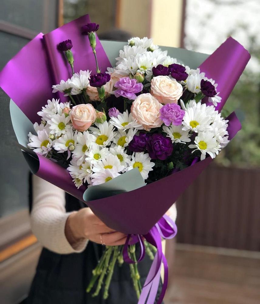 Букет цветов из: Хризантемы, Гвоздики и Розы в Озеке-Суате