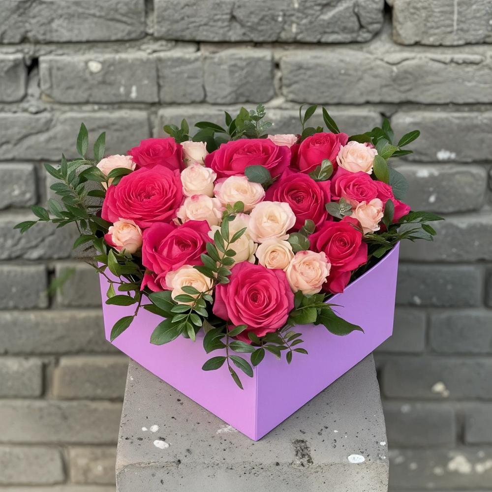Цветочная композиция из Розы в коробке в Озеке-Суате