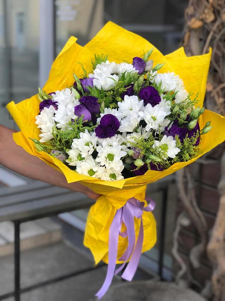 Букет цветов из: Ирисы, Хризантемы и Ромашки в Озеке-Суате
