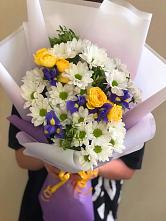 Букет цветов из:  Ирисы, Хризантемы и Розы #REPLACE_PRED# Озеке-Суате