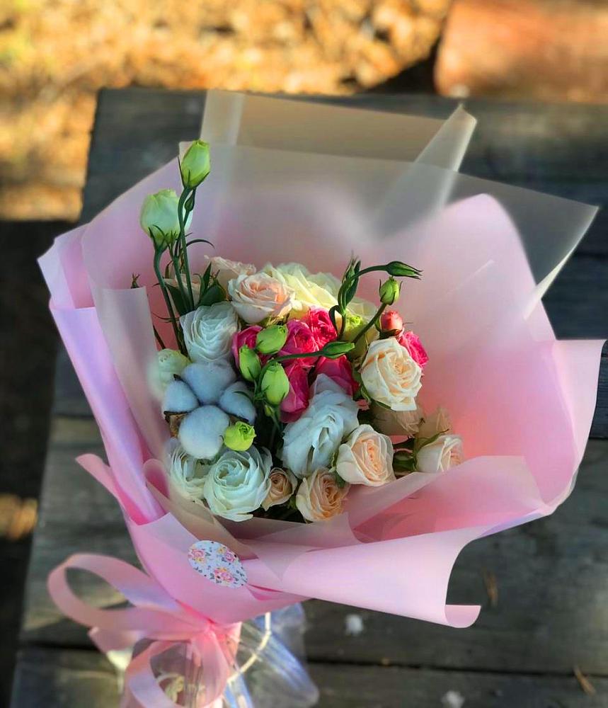 Букет цветов из: Розы и Лизиантусы в Озеке-Суате