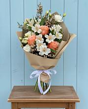 Букет цветов из:  Альстромерии, Лизиантусы, Розы и Хризантемы в Озеке-Суате