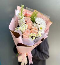 Букет цветов из:  Хризантемы и Розы в Озеке-Суате