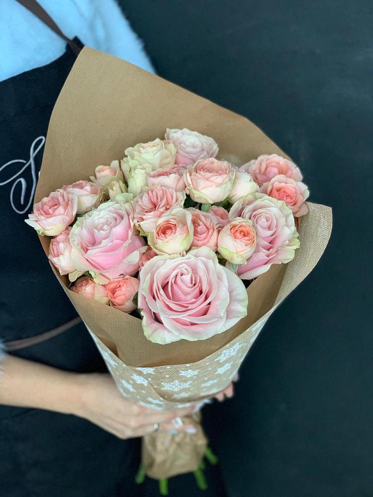 Букет цветов из: Хризантемы и Розы в Озеке-Суате