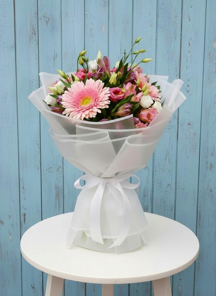 Букет цветов из: Герберы, Альстромерии и Лизиантусы в Озеке-Суате