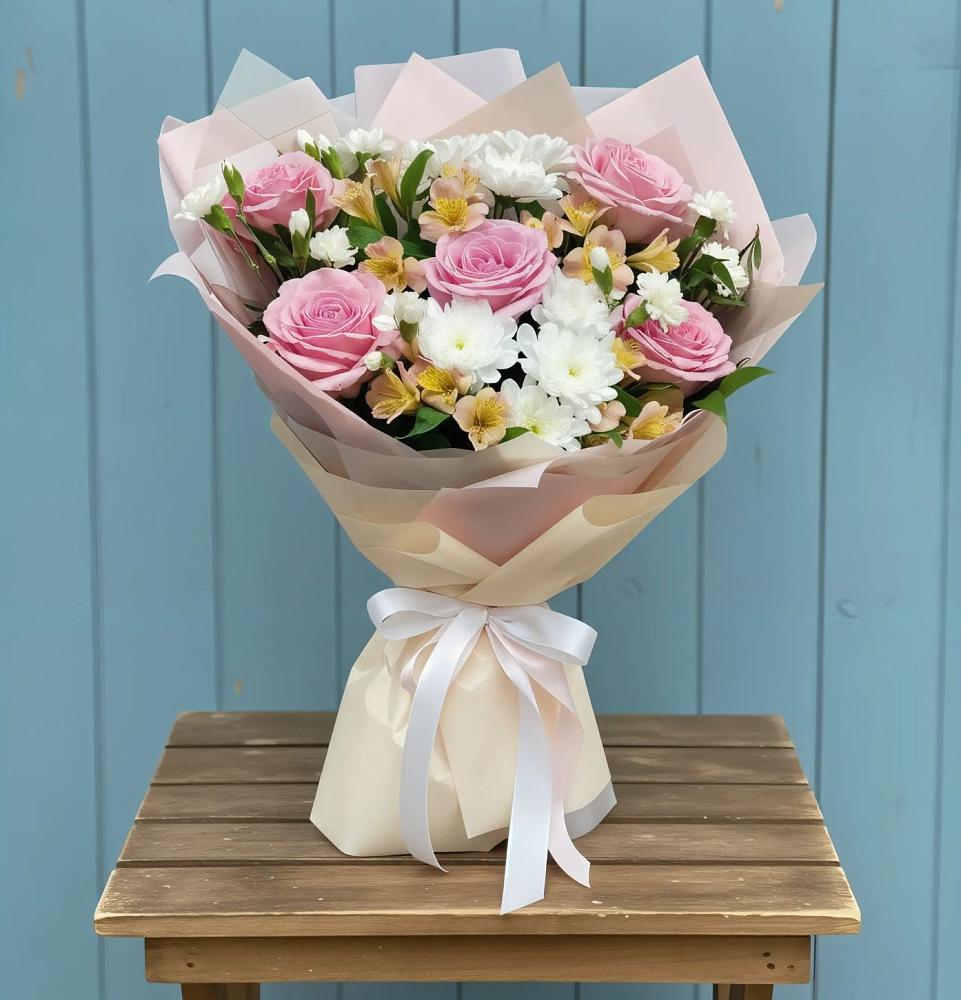 Букет цветов из: Гвоздики, Орхидеи и Розы в Озеке-Суате