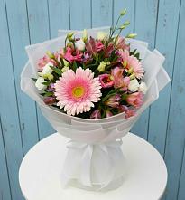 Букет цветов из:  Герберы, Альстромерии и Лизиантусы в Озеке-Суате