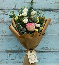 Букет цветов из:  Розы и Лизиантусы в Озеке-Суате