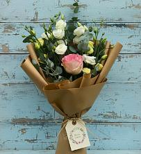 Букет цветов из:  Розы и Лизиантусы в Озеке-Суате