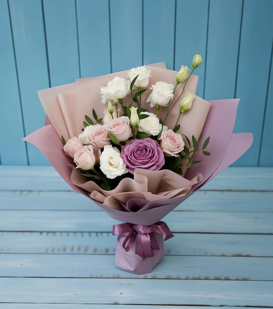 Букет цветов из: Розы и Лизиантусы в Озеке-Суате